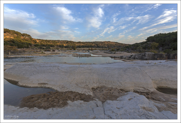 Старые слои кремнистого известняка на реке Педерналес.