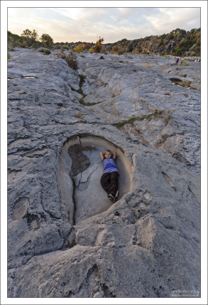 Каскады слоистого известняка — породы, образовавшейся около 300 миллионов лет назад.