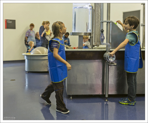 Current station (водная секция) в детском музее в центре Остина.