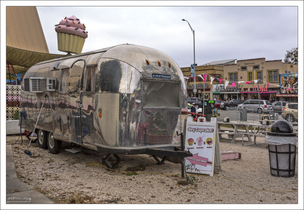 Hey, Cupcake! - Привет, Кексики! - знаменитый остинский трейлер про продаже сладостей.