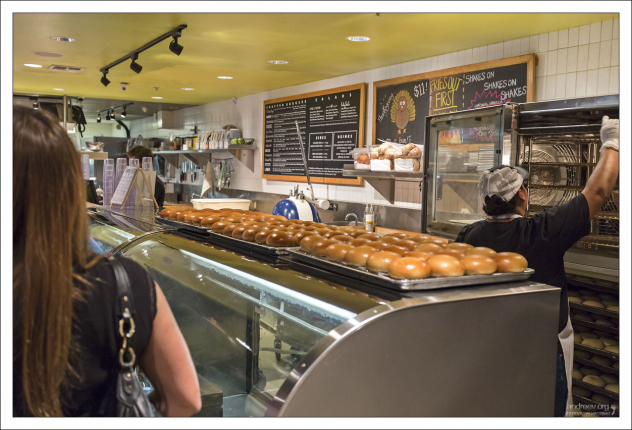 Лучшая бургерная города - Hopdoddy burger bar.