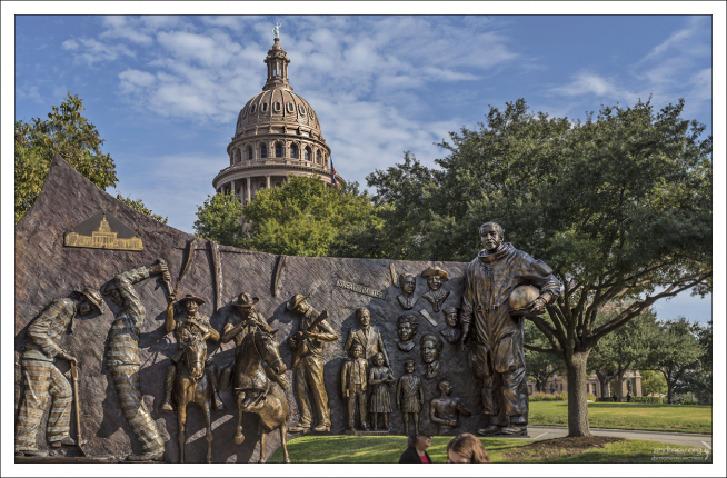 Мемориал описывает историю техасских афроамериканцев с 1500-х годов до наших дней.