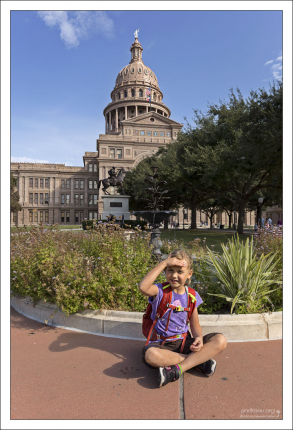 В Капитолии размещены основные органы управления штата Техас — Палата представителей, Сенат, а также офис губернатора штата.