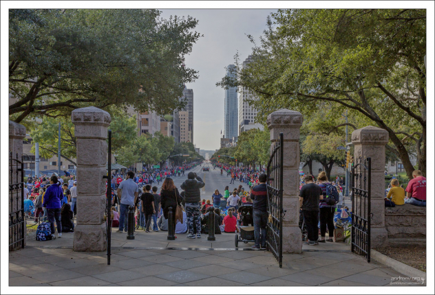 Вид на Конгресс авеню от Капитолийского холма.