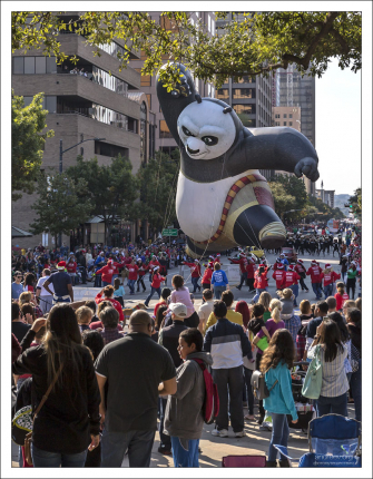 Надувная Кунг-фу Панда на параде.