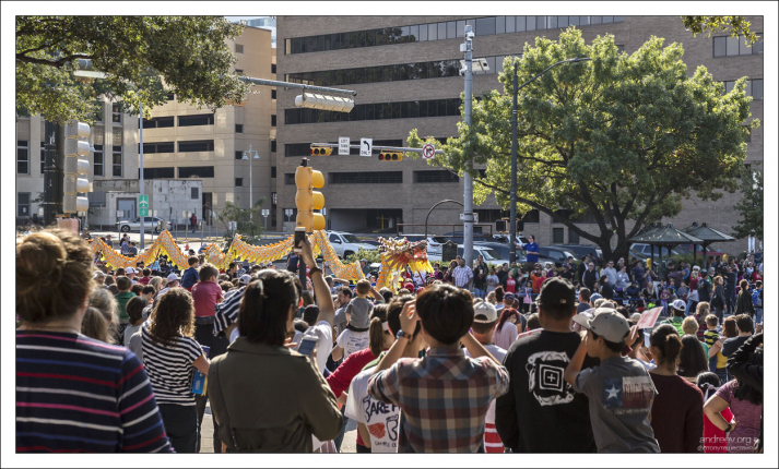 Китайский дракон на улицах Остина.
