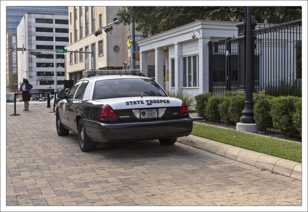 Полиция штата ездит на черно-белых Ford Interceptor.