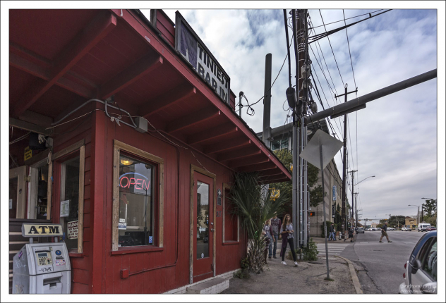 Tiniest Bar In Texas - самый маленький бар Техаса.