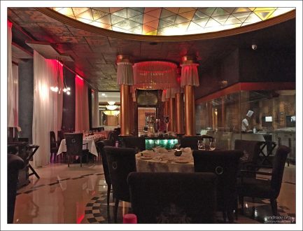 Обеденный холл в гостинице.