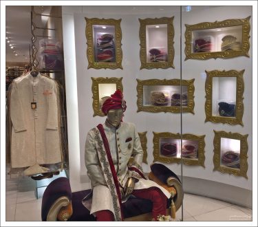 Бутик мужской индийской одежды и головных уборов.