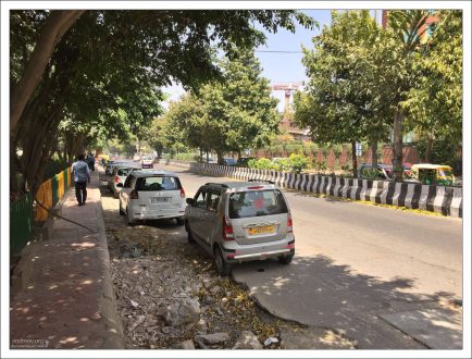 Раздолбанные индийские дороги.