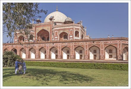 Сады вокруг мавзолея Хумаюна. Хумаюн - потомок Тамерлана, второй падишах Империи Великих Моголов.