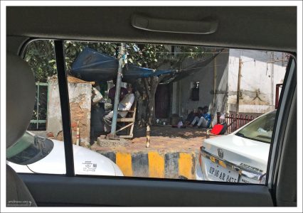 Парикмахерская на обочине дороги.