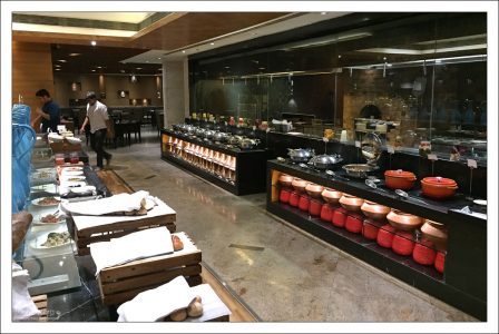 Обед в стиле "буфет" в ресторане "Sultan".