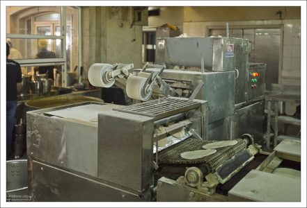 Машина для изготовления лепешек роти.