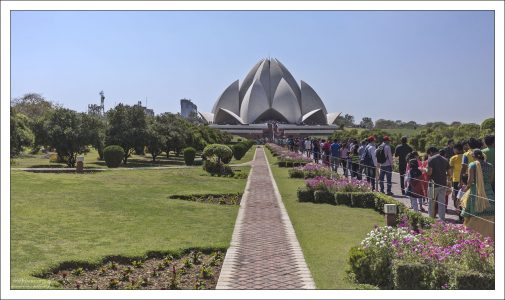 Храм Лотоса — главный храм религии Бахаи в Индии и сопредельных странах, построенный в 1986 году.