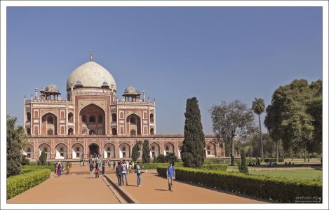 Мавзолей Хумаюна — усыпальница могольского падишаха Хумаюна.