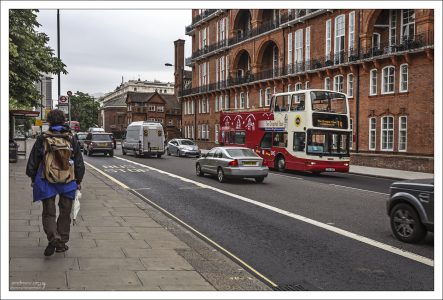 Прогулка вдоль южной границы Кенсингтонских садов в сторону Букингемского дворца.