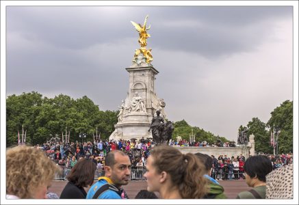 Мемориал Виктории (англ. Victoria Memorial) — скульптура, расположенная в центре Королевского сада перед Букингемским дворцом, и посвящённая королеве Виктории.