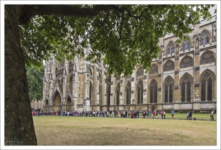 Очередь на вход в Вестминстерское аббатство.