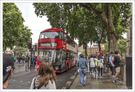 Лондонский даблдекер (от английского doubledecker — двухэтажный) — название двухэтажных автобусов красного цвета, курсирующих на городских маршрутах Лондона.