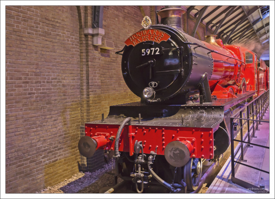Локомотив, игравший в фильмах роль «Хогвартс-экспресса» — паровоз типа GWR 5972 Olton Hall.
