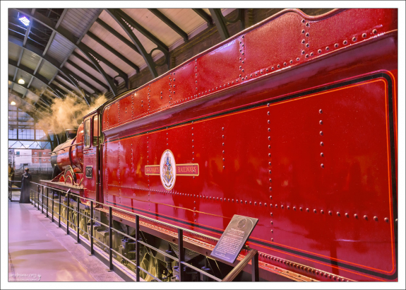 Локомотив был построен в 1937 году в Суиндоне и прослужил до 1963 года. Затем паровоз оказался на складе металлолома, где его нашли, восстановили и в дальнейшем использовали на съёмках.