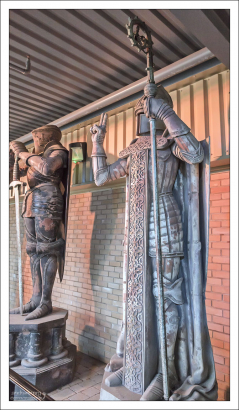 Шахматные фигуры сами ходят на указанные клетки и бьют друг друга в прямом смысле этого слова.