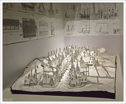 Модели локаций были сделаны из белого картона.