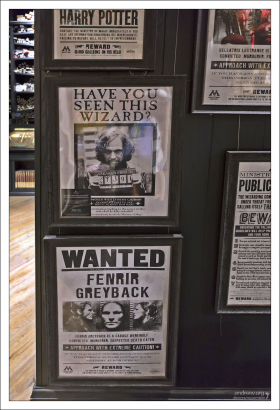 Постеры с кадрами из фильма.