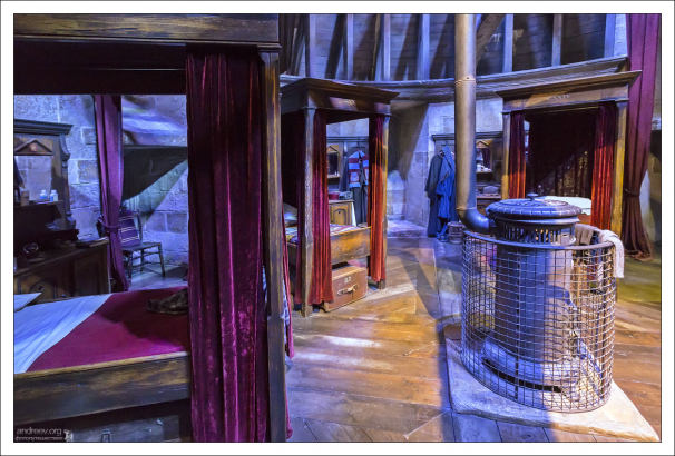 Спальня мальчиков факультета Гриффиндор.