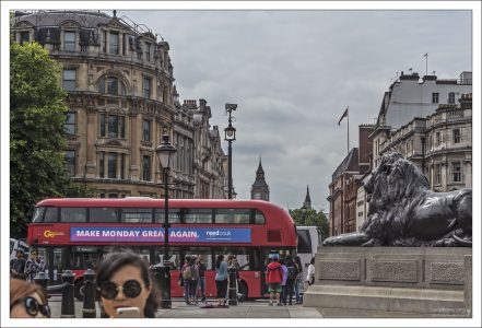 Трафальгарская площадь - важная транспортная развязка, где сходятся три первостепенные улицы - Стрэнд, Уайтхолл и Мэлл.