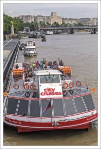 City cruises - популярные круизы по Темзе, с остановками у всех крупных достопримечательностей.