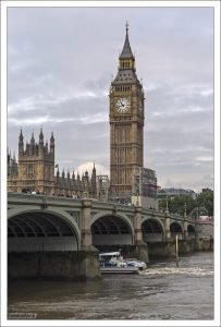 Вестминстерский мост (англ. Westminster Bridge) — арочный мост через Темзу в Лондоне, соединяющий районы (боро) Вестминстер и Ламбет.