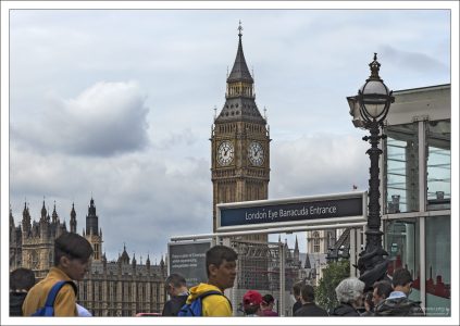 Вход на набережную Темзы, где расположен Лондонский Глаз.