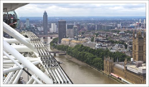 Максимальная высота на колесе составляет 135 метров (приблизительно 45 этажей).