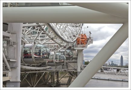 Ежегодно на колесе катаются около 3,5 млн человек.