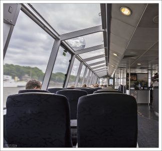 На борту катера компании Thames Clippers.
Билет от Лондонского Глаза до Гринвича стоит всего три фунта.