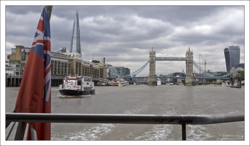 Речной круиз по Темзе и вид на Тауэрский мост (открыт в 1894 году).
