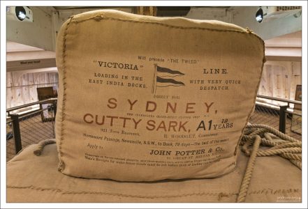 «Катти Сарк» также отлично зарекомендовал себя на перевозках шерсти из Австралии, добираясь до Англии за 77 дней.