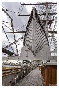 Клипер Катти Сарк был построен и спущен на реку Клайд 23 ноября 1869 года в шотландском городе Дамбартон компанией «Scott & Linton», по заказу одного из крупнейших лондонских чаеторговцев второй половины XIX века Джона Уиллиса.