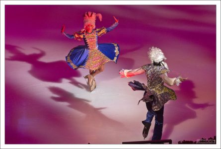 Яна Хохлова и Максим Шабалин в шоу "Бременские музыканты".