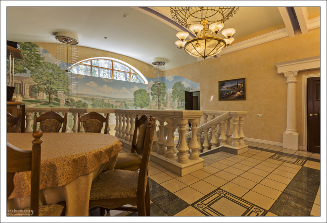 Ресторан, больше похожий на дворец, в оздоровительном комплексе "Огонек" под Минском.