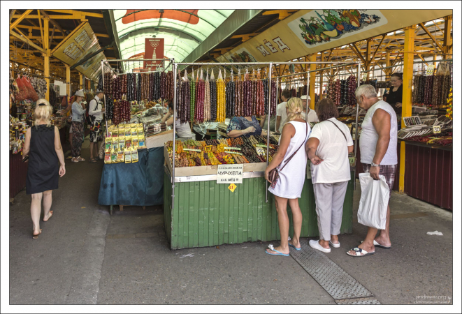 Центральный рынок Адлера.
