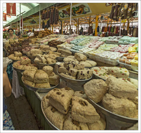 Халва и рахат-лукум на Адлеровском рынке.