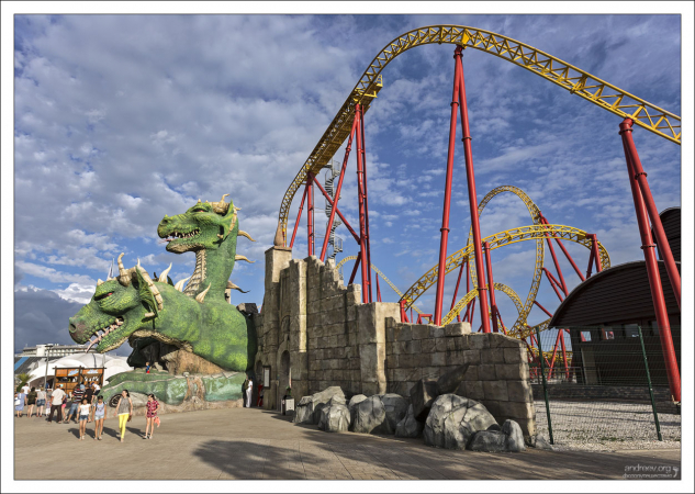 Змей Горыныч - самая быстрая и протяженная в России американская горка.