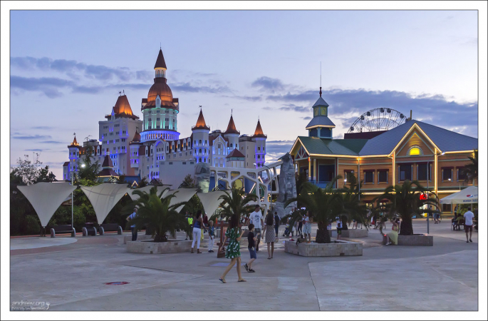 Вечерний Сочи-парк.