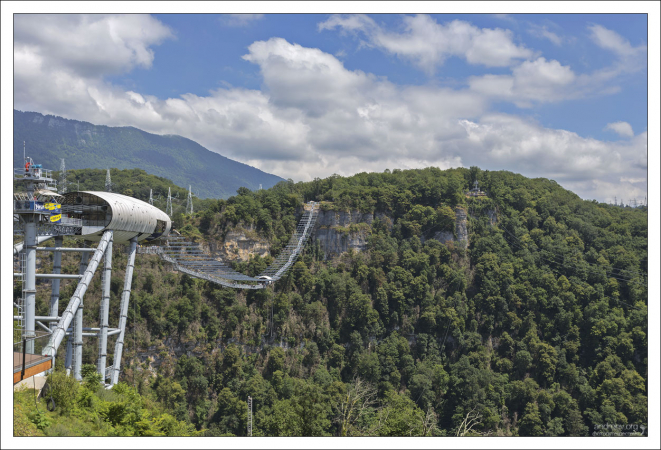 Мост Sky bridge через Ахштырское ущелье.