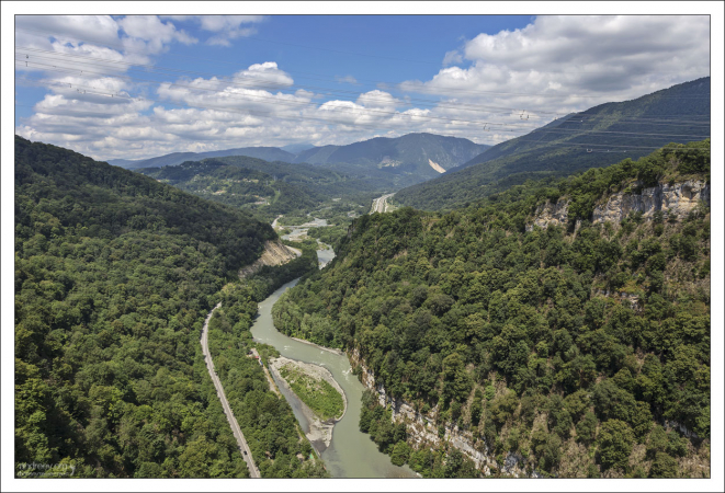 Ахштырское ущелье и река Мзымта.