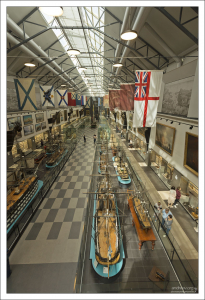 Центральный военно-морской музей имени Петра Великого на площади Труда/Б. Морской.